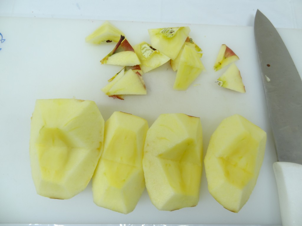 りんご皮むき　フルーツレザー作り