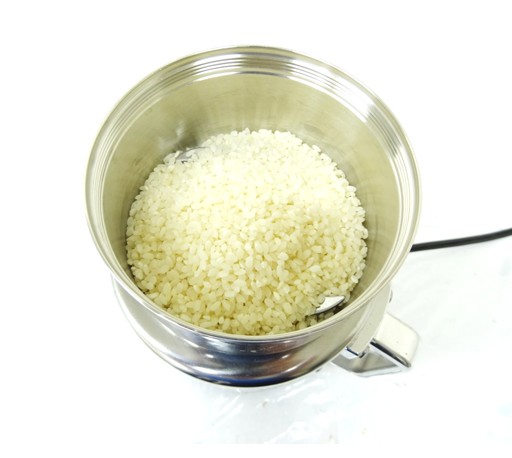 製粉機コナッピーに１５０ｇお米を投入